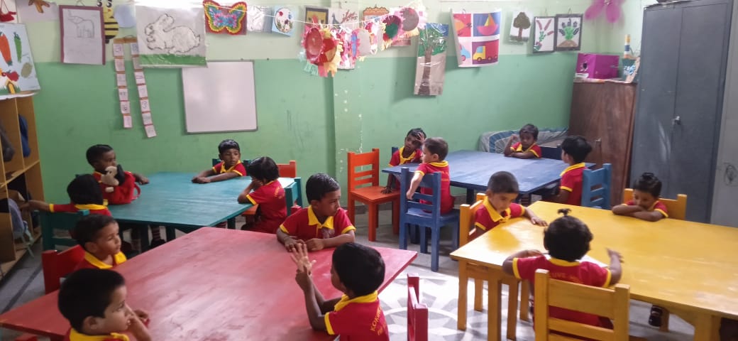 முன்பள்ளி மாணவர்களுக்கான மேசைகள் மற்றும் கதிரைகள்